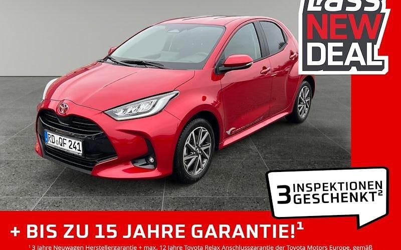 Rot Gebraucht 2025 Toyota Yaris Hybrid Limousine | 26.480 € (Fairer Preis) - Bild 1/4