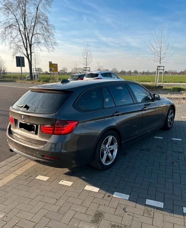 Gebraucht BMW 318 143 PS (105 kW) 2015 Braun Kombi