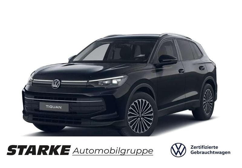 Schwarz (grenadillschwarz metallic) Gebraucht 2025 VW Tiguan Goal SUV | 37.430 € (Guter Preis) - Bild 1/4