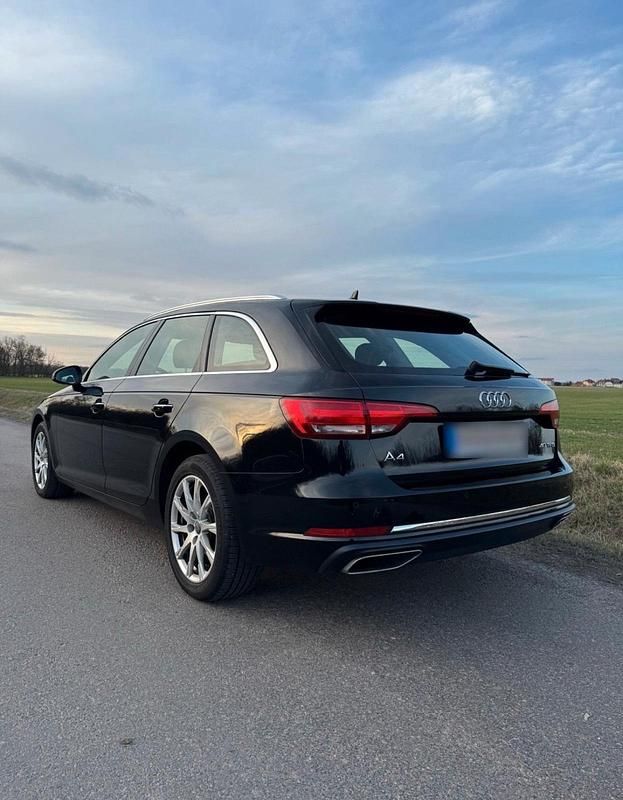 Gebraucht Audi A4 Advanced 190 PS (139 kW) 2019 Schwarz Kombi