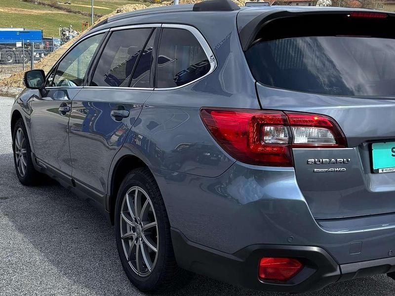 Gebraucht Subaru Outback Comfort 175 PS (128 kW) 2016 Platinum gray met. Kombi