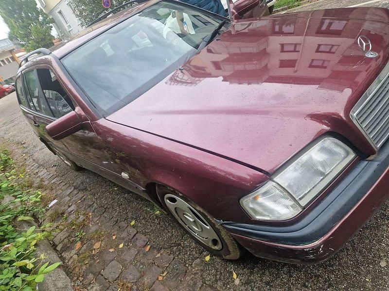 Rot Gebraucht 1997 Mercedes C220 Classic Kombi | 899 € (Superpreis) - Bild 1/4