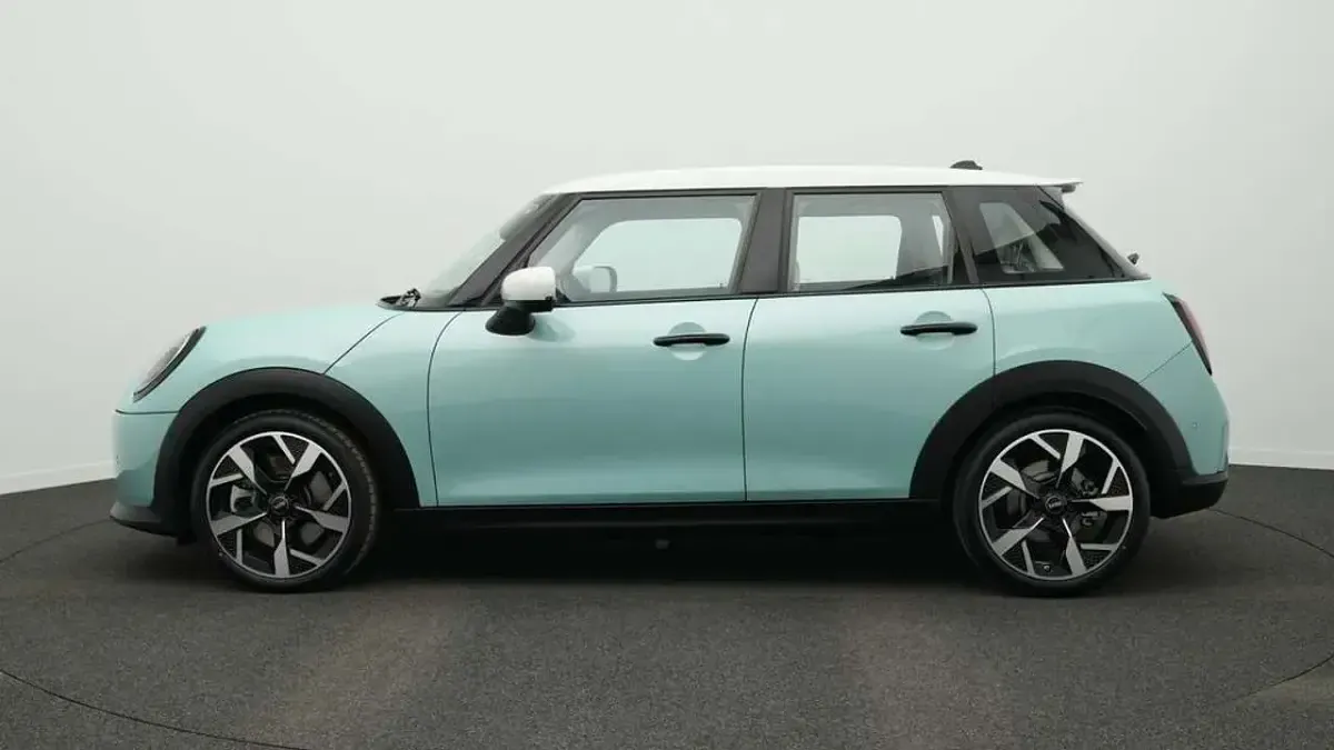 Second-hand Mini Cooper S Classic 204 CP (150 kW) 2025 Verde Hatchback