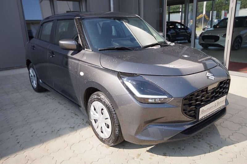 Mineral gray Gebraucht 2025 Suzuki Swift Club Limousine | 17.940 € (Fairer Preis) - Bild 1/4