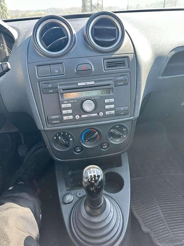 Gebraucht Ford Fiesta Ambiente 69 PS (50 kW) 2007 Grau Kleinwagen