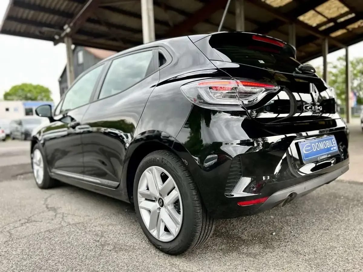 Usado Renault Clio V Evolution 91 HP (66 kW) 2025 Preto Citadino
