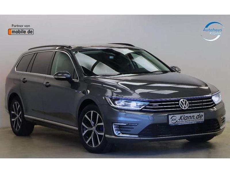 Indiumgrau metallic (metallic) Gebraucht 2017 VW Passat Kombi | 19.999 € (Teuer) - Bild 1/4
