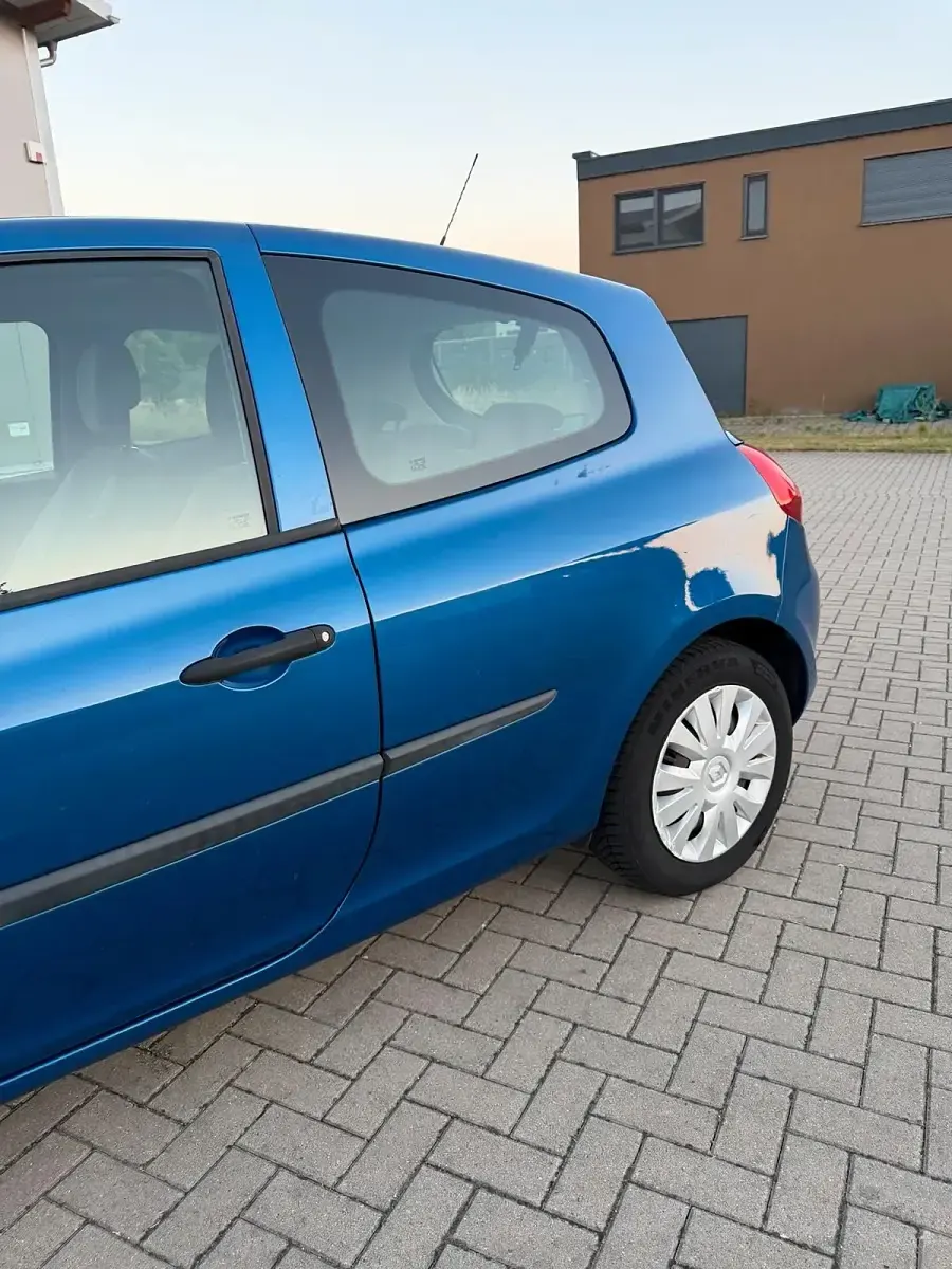 Gebraucht Renault Clio 75 PS (55 kW) 2010 Blau Kleinwagen