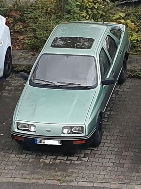 Grün Gebraucht 1990 Ford Sierra Limousine | 6.000 € - Bild 1/4