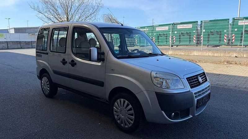 Gebraucht Fiat Doblò Dynamic 84 PS (61 kW) 2009 Silber Van / Kleinbus