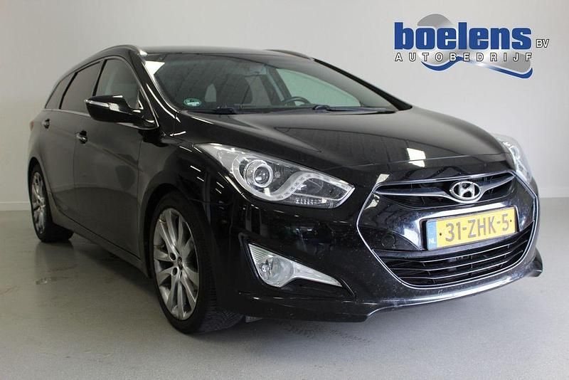 Schwarz Gebraucht 2012 Hyundai i40 Edition Kombi | 4.008 € (Guter Preis) - Bild 1/4