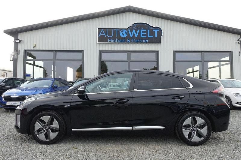 Schwarz Gebraucht 2021 Hyundai Ioniq Limousine | 16.990 € (Guter Preis) - Bild 1/4
