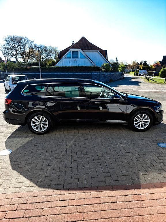 Gebraucht VW Passat Business 150 PS (110 kW) 2022 Schwarz Kombi
