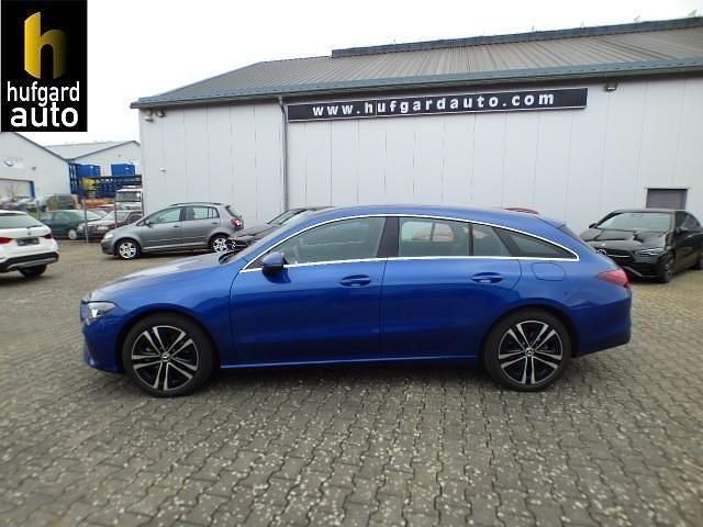Blau Gebraucht 2023 Mercedes CLA180 Shooting Brake Advanced Kombi | 27.795 € (Guter Preis) - Bild 1/4