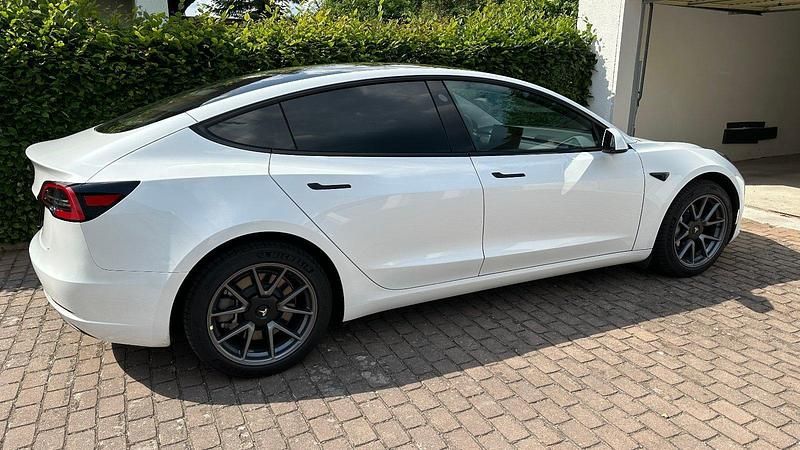Gebraucht Tesla Model 3 RWD 208 kW (283 PS) 2022 Weiß Limousine