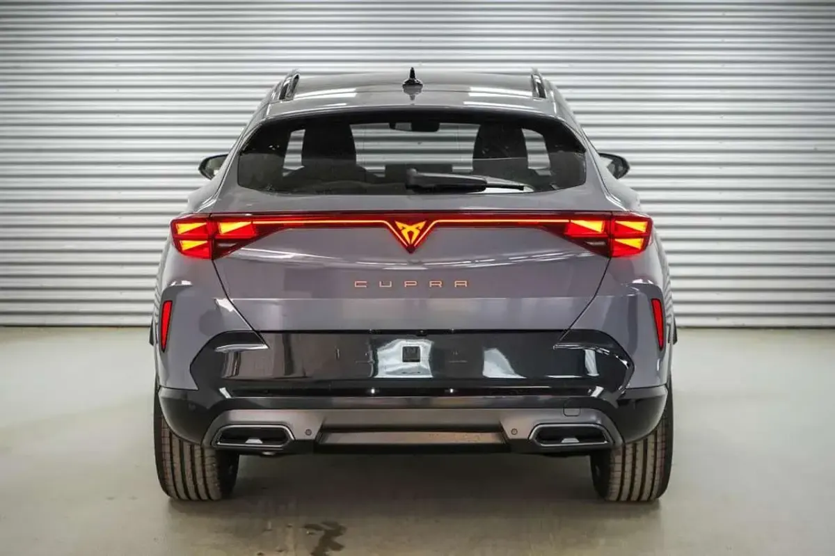 Neu Cupra Formentor 150 PS (110 kW) 2026 Graphene grau metallic (r6) SUV