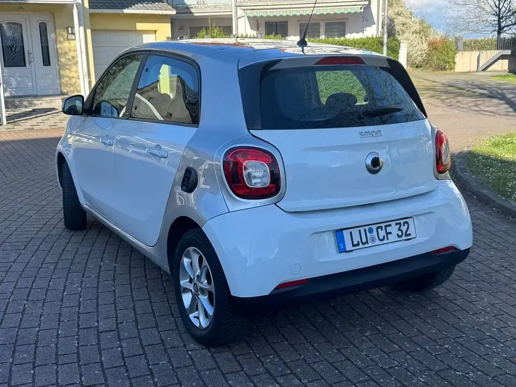 Używany Smart ForFour 71 KM (52 kW) 2015 Biały Hatchback