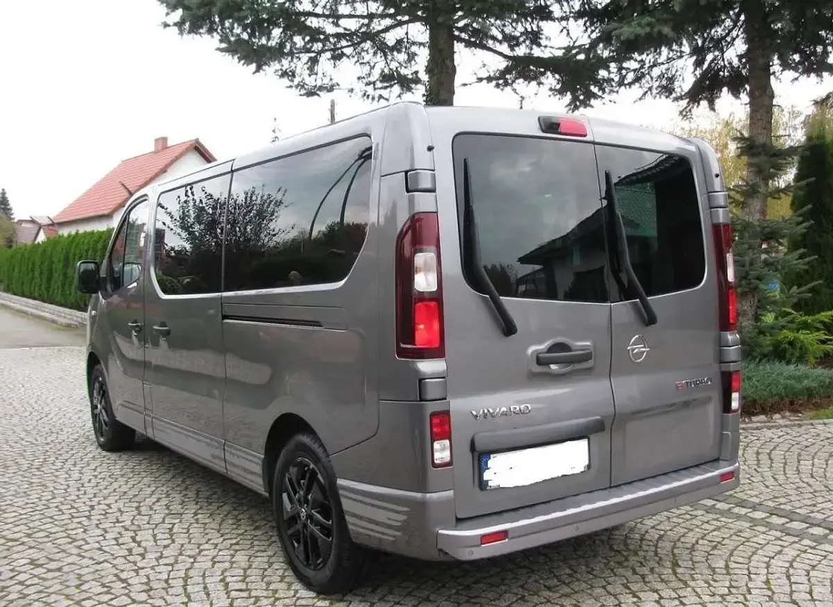 Gebraucht Opel Vivaro S 145 PS (106 kW) 2016 Grau Van / Kleinbus