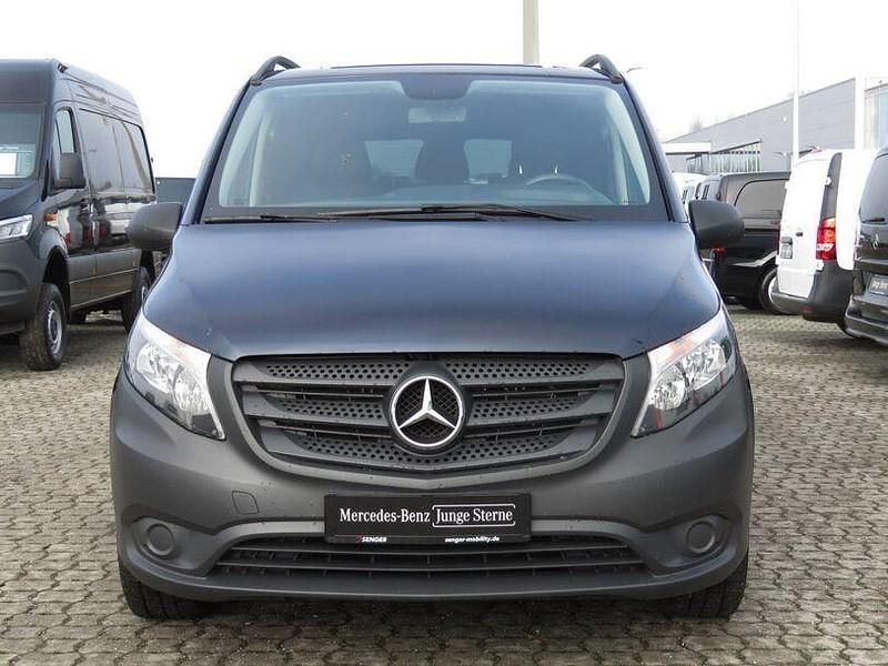 Gebraucht Mercedes Vito 190 PS (139 kW) 2021 Blau Van