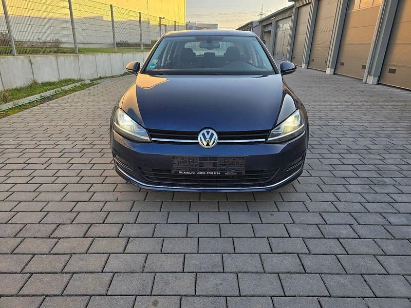 Gebraucht VW Golf VII Highline 125 PS (91 kW) 2016 Blau Kleinwagen