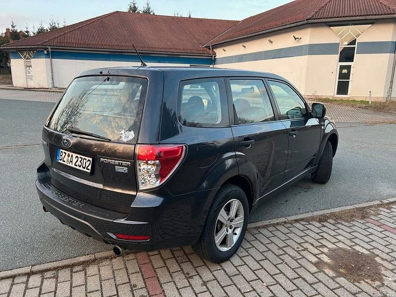 Gebraucht Subaru Forester Active 147 PS (108 kW) 2010 Schwarz SUV