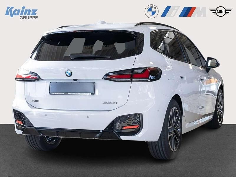 Neu BMW 223 Active Tourer M Sport 204 PS (150 kW) 2025 Alpinweiss iii Van / Kleinbus