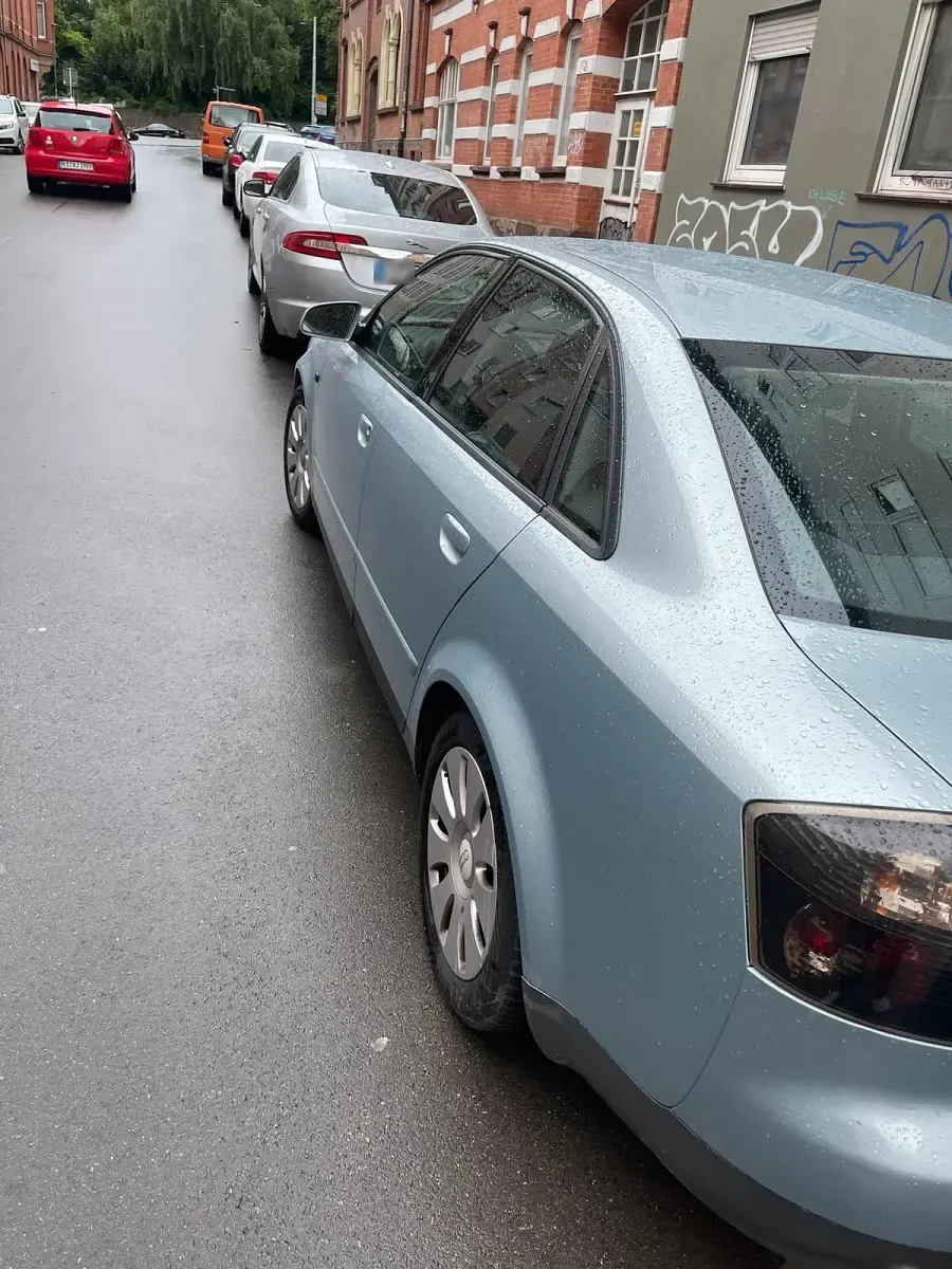 Używany Audi A4 131 KM (96 kW) 2001 Niebieski Sedan/Limuzyna