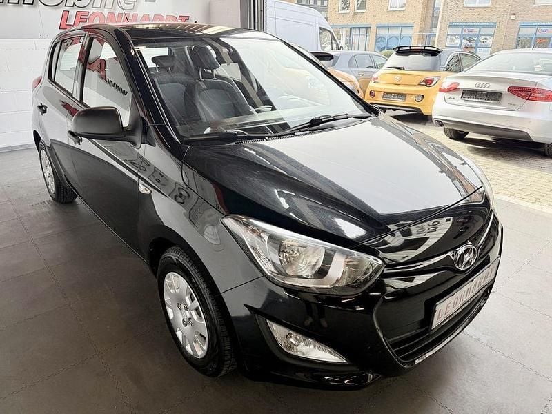Gebraucht Hyundai i20 Classic 86 PS (63 kW) 2013 Black diamond Limousine
