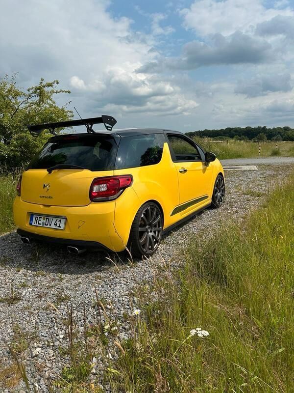 Gelb Gebraucht 2012 DS Automobiles DS3 Kleinwagen | 4.400 € - Bild 1/4