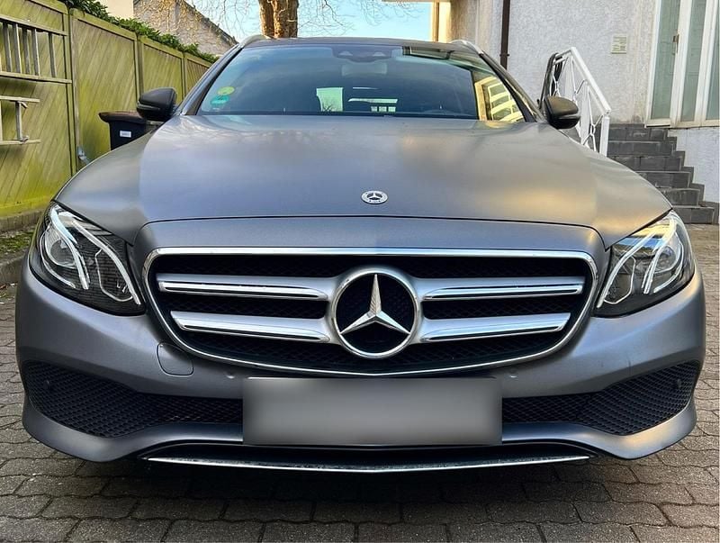 Gebraucht Mercedes E220 Avantgarde 194 PS (142 kW) 2017 Andere farben Kombi