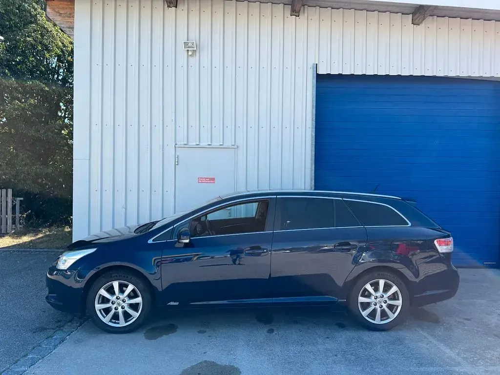 Gebraucht Toyota Avensis Executive 152 PS (111 kW) 2011 Blau Kombi