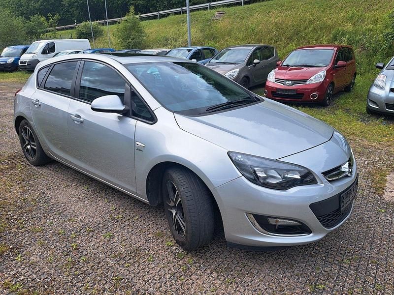 Usata Opel Astra Active 140 CV (102 kW) 2013 Argento Berlina