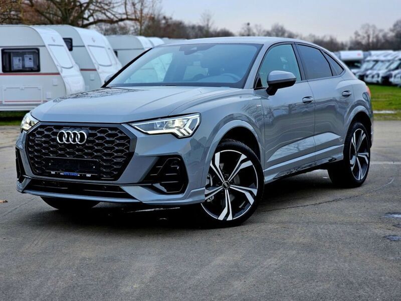 Nardograu (grau) Gebraucht 2024 Audi Q3 Sportback Business SUV | 48.880 € (Fairer Preis) - Bild 1/4