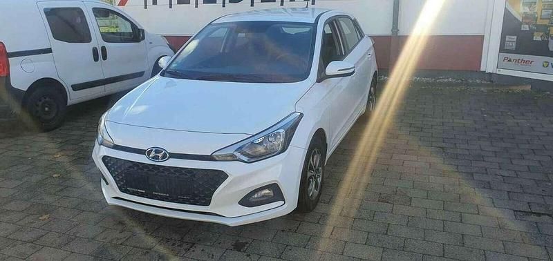 Weiß Gebraucht 2019 Hyundai i20 Select Limousine | 7.700 € (Superpreis) - Bild 1/4