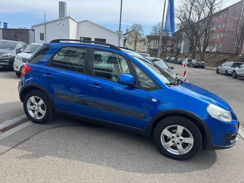 Gebraucht Suzuki SX4 Club 107 PS (78 kW) 2011 Blau Limousine