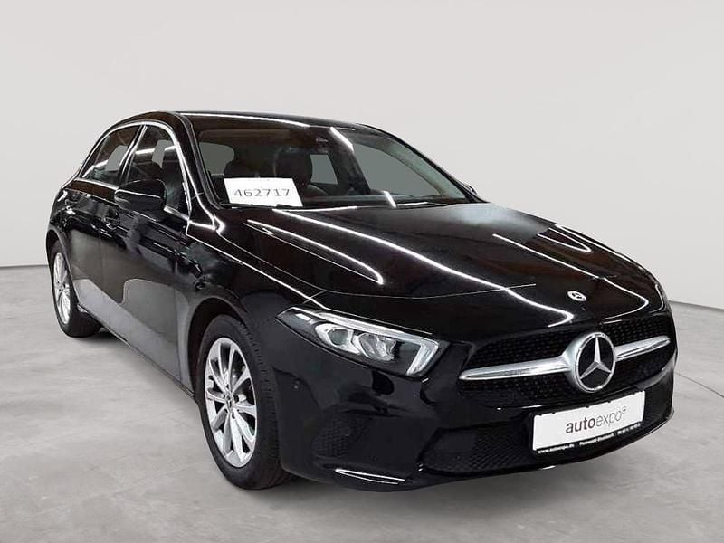 Nachtschwarz Gebraucht 2022 Mercedes A180 Progressive Limousine | 23.690 € (Fairer Preis) - Bild 1/4