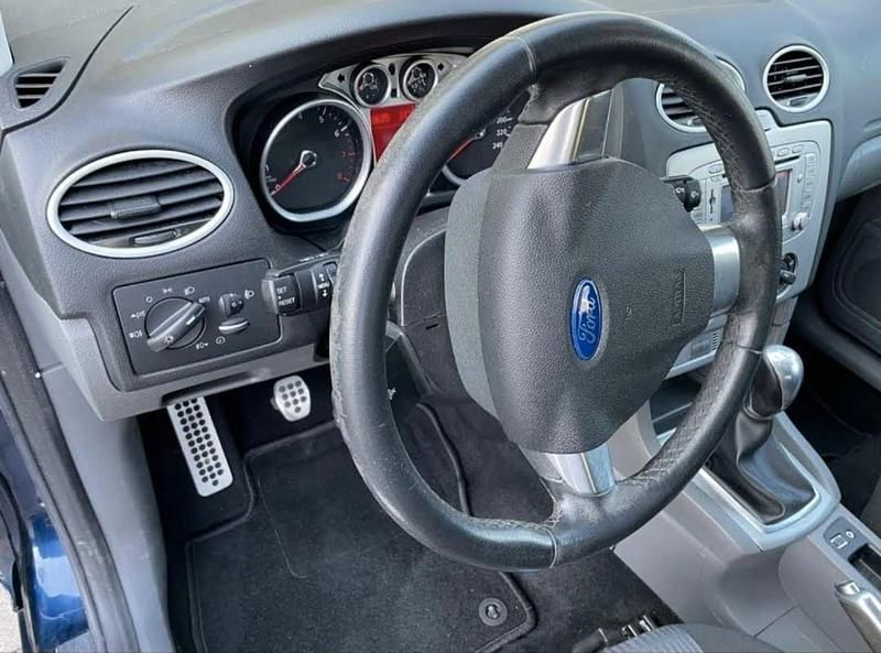 Usado Ford Focus Sport 101 CV (74 kW) 2010 Azul Berlina