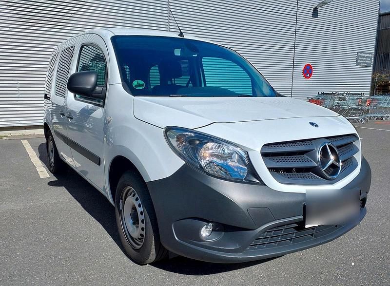 Weiß Gebraucht 2020 Mercedes Citan 109 Kombi | 12.993 € (Teuer) - Bild 1/4