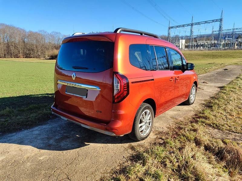 Gebraucht Renault Kangoo Equilibre 89 kW (122 PS) 2023 Braun Van / Kleinbus