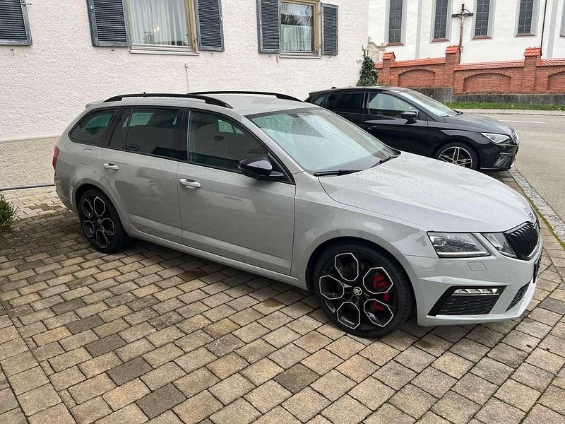Steel grau/stahlgrau Gebraucht 2019 Skoda Octavia RS Kombi | 22.350 € (Fairer Preis) - Bild 1/4