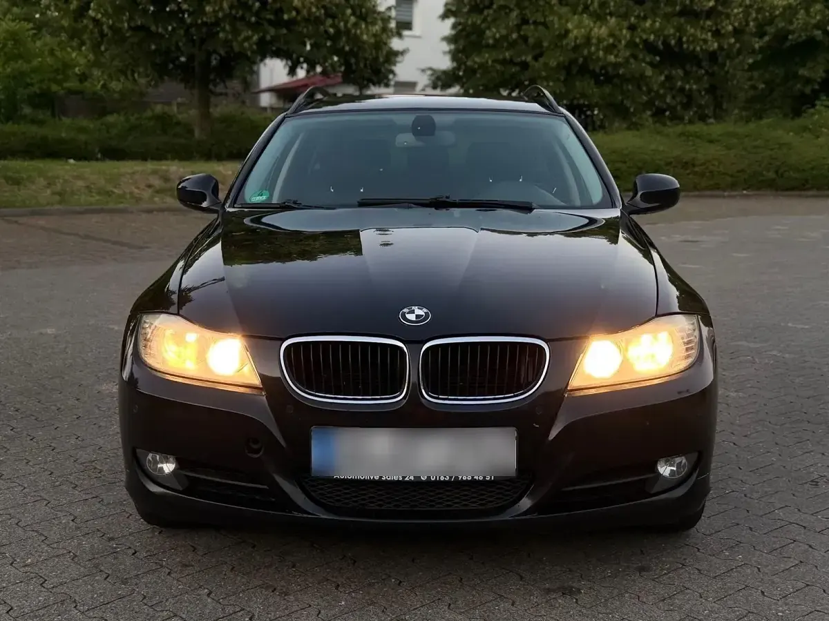 Gebraucht BMW 318 143 PS (105 kW) 2009 Schwarz Kombi