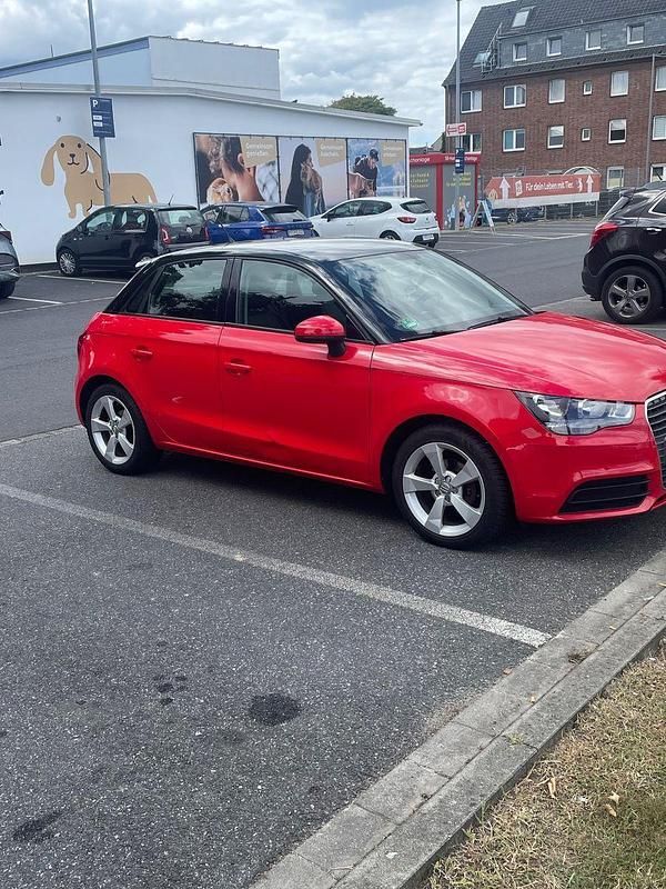Gebraucht Audi A1 Sportback Attraction 86 PS (63 kW) 2012 Rot Kleinwagen