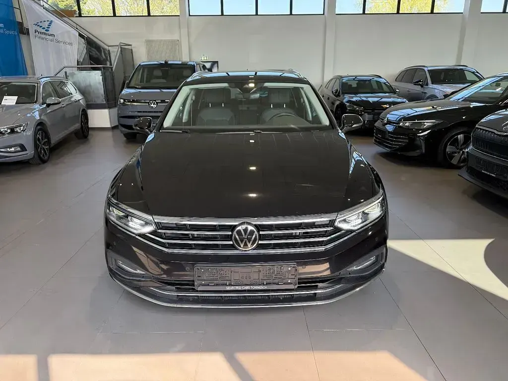 Gebraucht VW Passat Elegance 200 PS (147 kW) 2022 Deep black perleffekt Kombi