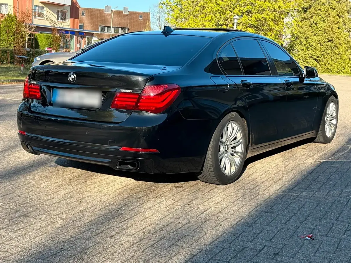 Gebraucht BMW 730 258 PS (189 kW) 2012 Schwarz Limousine