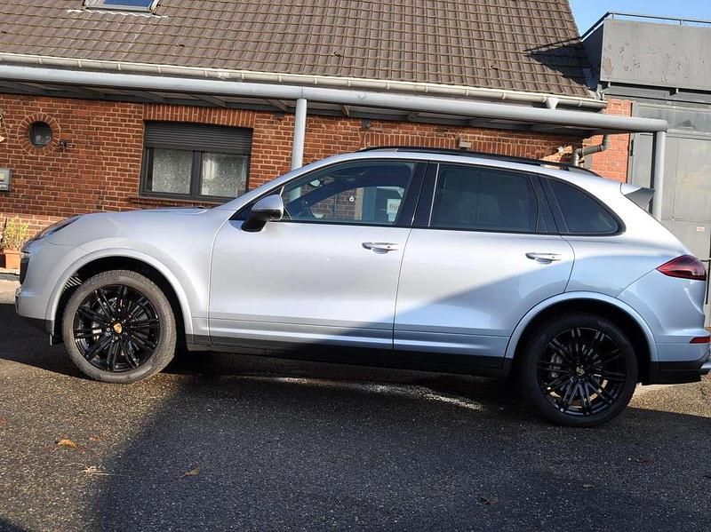 Second-hand Porsche Cayenne Platinum Edition 385 CP (283 kW) 2017 Argintiu SUV