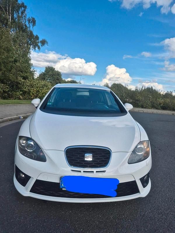 Weiß Gebraucht 2012 Seat Leon Copa Kleinwagen | 4.000 € (Fairer Preis) - Bild 1/4