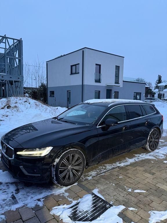 Gebraucht Volvo V60 Inscription 150 PS (110 kW) 2020 Schwarz Kombi