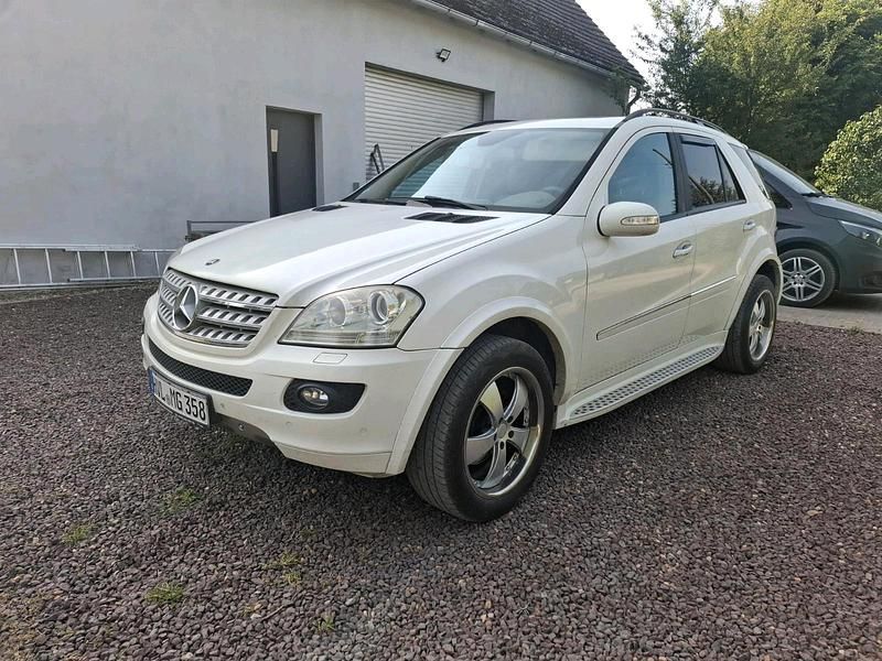 Weiß Gebraucht 2008 Mercedes ML320 SUV | 4.700 € - Bild 1/4