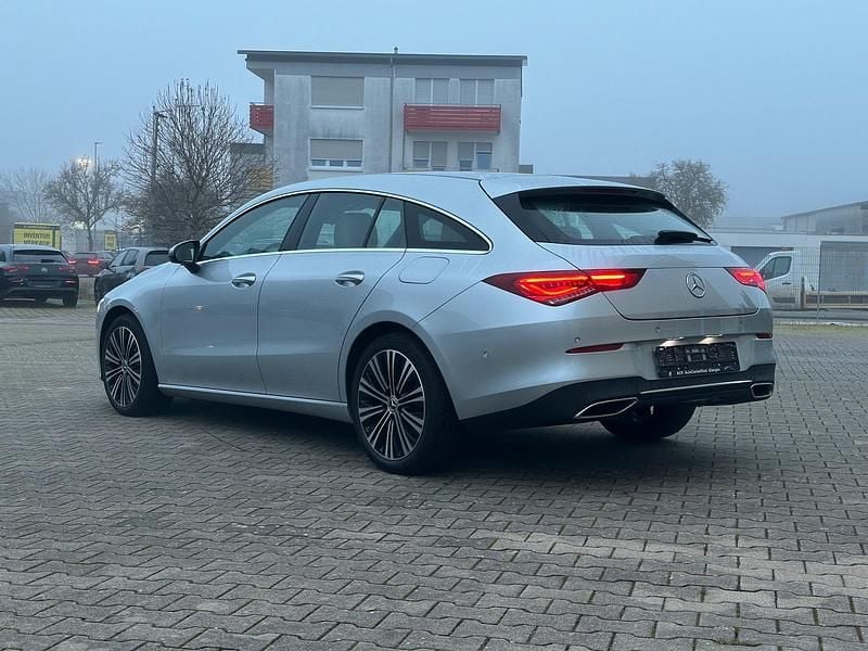Gebraucht Mercedes CLA200 Shooting Brake 150 PS (110 kW) 2021 Silber Kombi