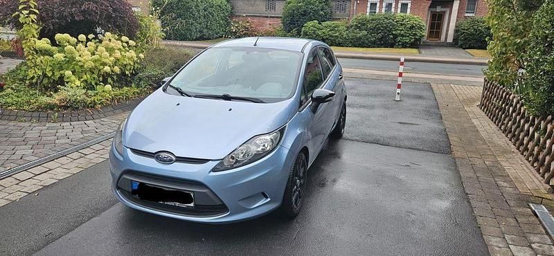 Blau Gebraucht 2011 Ford Fiesta Trend Limousine | 3.650 € (Fairer Preis) - Bild 1/4